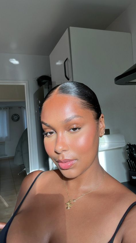 Natural Makeup Black Women, Diy Hair Wig, Sunkissed Makeup, Slick Ponytail, Makeup Black Women, Selfie Art, Pretty Makeup Looks, Cute Makeup Looks, Face Card