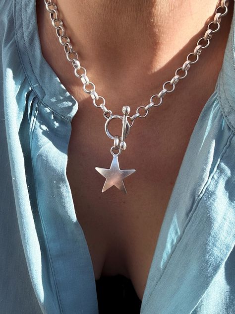 Silver Chains Aesthetic Sterling Silver Star Necklace, Jewelry Aesthetic Silver And Gold, Chunky Silver Jewellery Necklace, Silver Necklace Chunky, Cool Silver Necklaces, Chunky Silver Necklaces, Silver Rolo Chain Necklace, Necklaces Everyday, Silver Necklace Stack