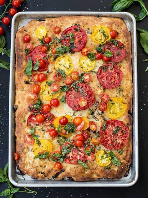 Triple Tomato Focaccia Bread - soft, fluffy foccacia bread full of sun-dried, cherry and garden tomatoes. A simple way to make delicious homemade bread! Fluffy Foccacia, Tomato Focaccia, Sweet Banana Bread, Foccacia Bread, Focaccia Bread Recipe, Garden Tomatoes, Bread Soft, Focaccia Recipe, Baking Bread Recipes