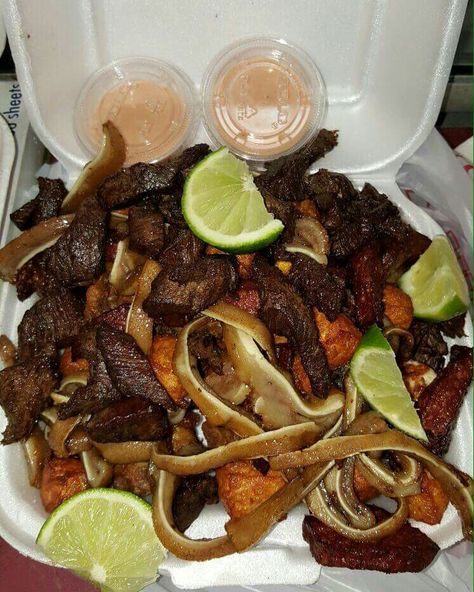 Frituras Dominican Republic Food, Dominicano Recipes, Dominican Food, Haitian Food Recipes, Food L, Dutch Recipes, Island Food, Food Board, Food Platters