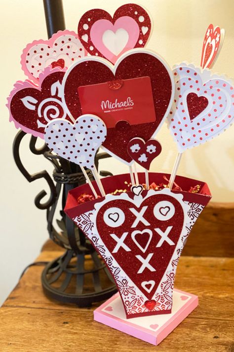 I know it’s only the beginning of January, but I have been so excited to post this gorgeous DIY Valentine’s gift card holder vase that I made with my Cricut Maker. I made it last January but I didn’t have my blog then. This is one of my most favorite projects I’ve done with my Cricut Maker so far. Valentine Gift Card Holders, Valentine Wine Glasses, Masquerade Centerpieces, Cricut Valentine, Valentine Paper Crafts, Gift Card Holder Diy, Cardstock Crafts, Valentines Gift Card, Diy Valentine's Day Decorations