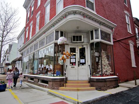 Eckels Ice Cream Fountain Mechanicsburg PA Retro Roadmap Mechanicsburg Pennsylvania, Living Vintage, 16th Birthday, Old Pictures, Pennsylvania, Beautiful Places, Street View, Ice Cream, Cream