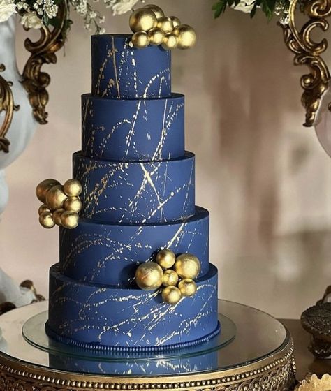 Birthday Cake For Papa, Quince Cakes, Modern Birthday Cakes, Quince Cake, Sparkle Cake, Blue Gold Wedding, Aquarium Wedding, Three Tier Cake, Gold Birthday Cake