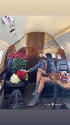 A-Listers Who Travel by Private Jet Rich Girl Lifestyle Luxury, Women Luxury Lifestyle, Boujee Lifestyle, Black Girls Luxury Lifestyle, Rich Women Lifestyle, Luxury Lifestyle Fashion, Luxury Lifestyle Women, Private Plane, Girl Lifestyle