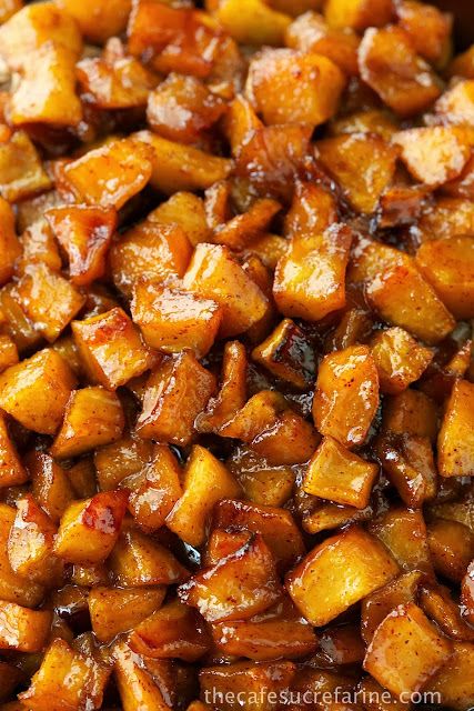 Caramelized Apples Recipe ~ YUM! Says: It's a simple recipe with only a few ingredients, but it's amazingly versatile and one you'll want to have in your stash of favorites. It's fantastic for topping desserts, simple cakes, waffles & pancakes, ice cream, etc. Caramelized Apples, Caramelised Apples, Butterscotch Pudding, Waffle Toppings, Living In London, Apple Desserts, Fruit Recipes, Apple Recipes, Caramel Apples