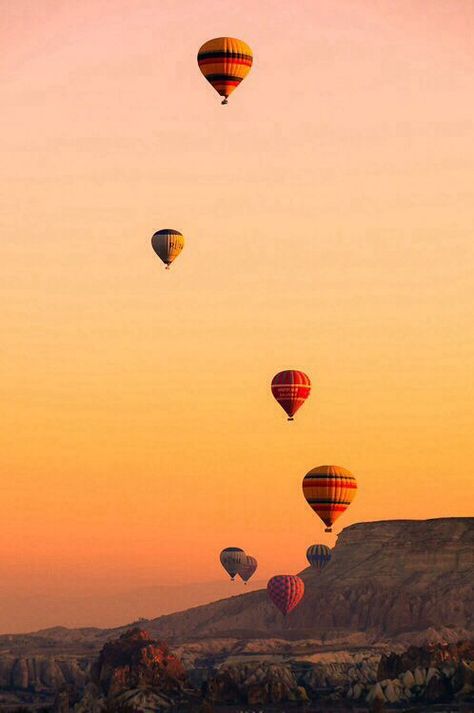 || #hot #air #balloons just make me #happy Hot Air Balloon Rides, Air Balloon Rides, Hot Air Balloons, Air Balloons, Jolie Photo, Zeppelin, Hot Air Balloon, Air Balloon, Hot Air