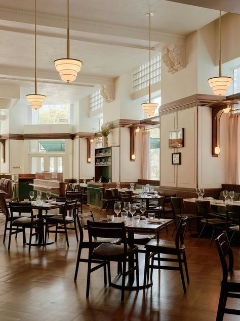 Colonial Restaurant, Italian Restaurant Interior Design, Italian Restaurant Interior, Art Deco Cafe, Classic Restaurant, Decoration Restaurant, Vintage Restaurant, French Cafe, French Restaurants