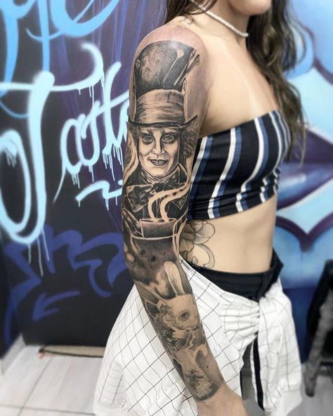 Alice And Wonderland Tattoo, Tattoo Alice In Wonderland, Alice In Wonderland Tattoo Ideas, Wonderland Tattoo Ideas, Bolo Naruto, Alice In Wonderland Tattoo, Alice And Wonderland Tattoos, Wonderland Tattoo, Cool Forearm Tattoos