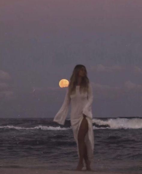 Embracing the magic of the Lunar Full Moon Eclipse 🌕✨ Tonight, I release what no longer serves me and welcome abundance with open arms. Join me in a simple ritual: Light a candle, set intentions under the glow of the full moon, and meditate on gratitude. Let the lunar energy guide us towards transformation and renewal. #FullMoonMagic #EclipseSeason Lady Of The Moon Aesthetic, Let The Light In, Moon Girl Aesthetic, Divine Femine, Moon Photoshoot, Ethereal Moon, No Longer Serves Me, Feminine Lifestyle, Full Moon Eclipse