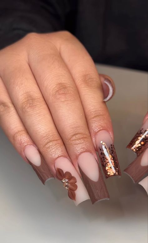 November Nail Ideas Acrylic Short, Brown And Tan Nails Acrylic, Fall Nails Latina, Fall Nails With Jewels, Cute Fall Nails Square, Short Fall Sets Nails, Fall Square Acrylic Nails Medium, Fall Vibe Nails, Best Fall Acrylic Nails