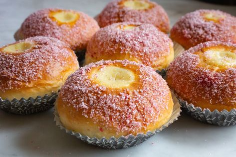 Sunshine buns (Vanilla buns) with raspberry sugar Sun Buns Recipe, Sun Buns, Swedish Pastry, Swedish Pastries, Norwegian Sun Buns, Swedish Buns, Buns Recipe, Raspberry Custard Buns, Swedish Vanilla Buns