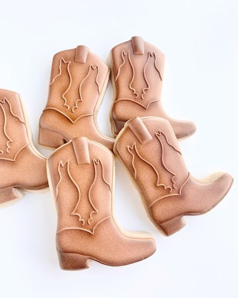 Boot Cookies, Cookies Decoradas, Cowboy Birthday, Mens Cowboy, Mens Cowboy Boots, Cowboy Boot, Pretty Much, Gingerbread Cookies, Color Me