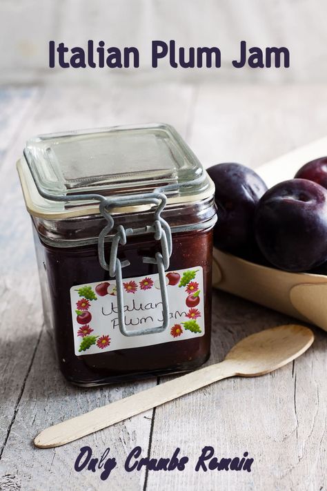 Rich, fruity thick Italian plum jam is ideal for using as a filling for cakes or just for spreading on bread. Make a batch of this old fashioned preserve and it will easily keep for up to a year. Plum Jam Recipe Easy, Plum Jam Recipe, Filling For Cakes, Plum Jam Recipes, Low Sugar Jam, Plum Recipes, Jam Tarts, Cake Filling, Bakewell Tart