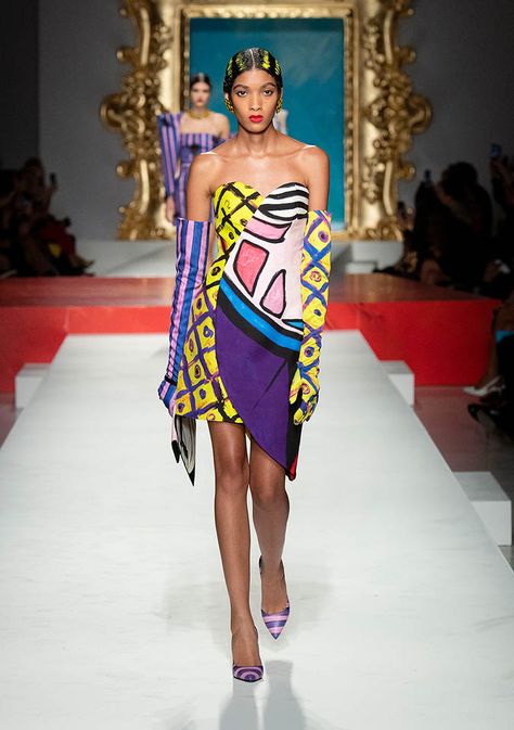 Moschino Spring Summer 2020 Collection: Revisiting Picasso Art Of Beat, Picasso Inspired, Best Fashion Designers, What Is Fashion, Italian Dress, Italian Fashion Brands, American Fashion Designers, Italy Fashion, Beating Heart