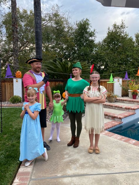 Captain Hook, Peter Pan, Wendy, Tinkerbell, & Tiger Lily Peter Pan Group Costume Ideas, Peter Pan Trunk Or Treat, Peter Pan Family Costume, Peter Pan Family Halloween Costumes, Peter Pan Group Costume, Family Halloween Peter Pan, Peter Pan 2003 Costume, Disney Group Costumes, Peter Pan Halloween Costumes