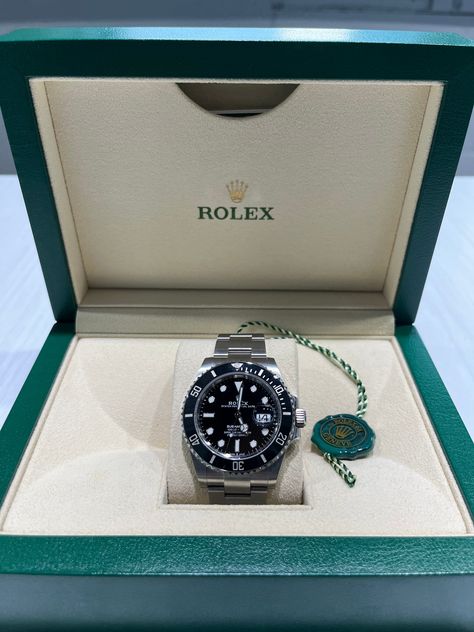 Watch For Men Luxury, Rolex Black Watch, Rolex For Man, Rolex Black Dial, Rolex Watches For Men Most Expensive, Watch Collection Mens, 2030 Vision, Expensive Gifts For Men, Rolex Hulk