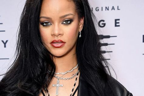 Rihanna is stepping down from her CEO role at Savage X Fenty but admits she is excited for the future of the lingerie brand Rihanna Hair, Fenty Savage, Epic Hair, Rihanna Hairstyles, Black Bob, Bollywood Hairstyles, Savage X Fenty, Hair Black, Vogue Italia