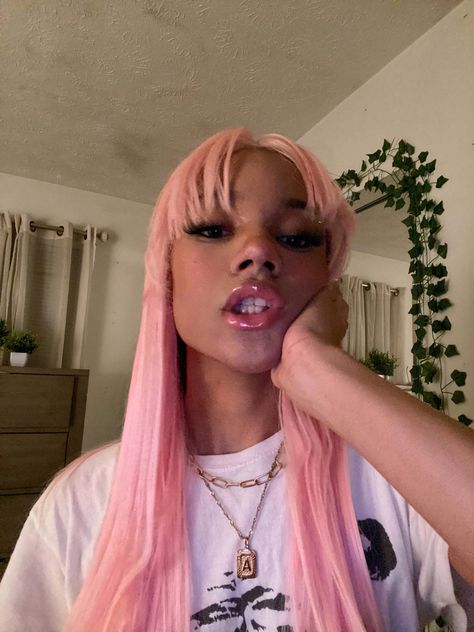 Baby Pink Hair Black Women, Light Pink Hair Black Women, Soft Pink Wig, Pink Hair With Fringe, Short Pink Hair With Bangs, Pink Hair Brown Skin, Pink Hair On Brown Skin, Pink Hair Dark Skin, Pink Hair Black Women