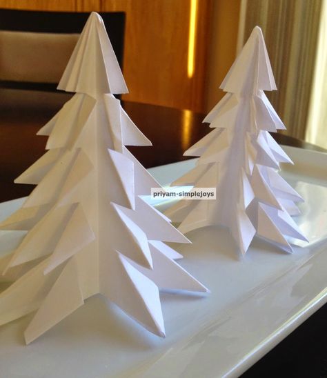 SimpleJoys: Paper Pine Tree/Christmas Tree Paper Pine Tree, Oragami Christmas, Carol Duvall, Diy Paper Christmas Tree, Christmas Decorations Ideas, Candy Christmas Tree, Pinterest Crafts, Paper Things, Bakers Rack