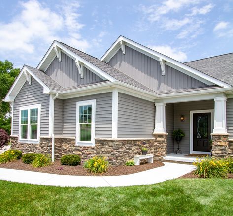 Curb Appeal Ideas | Exterior House Ideas Light Gray Siding Exterior, Light Grey Home Exterior, Light Grey Exterior House, Light Grey House Exterior, Light Grey Exterior House Colors, Light Grey House, Grey House Exterior, Grey Home Exterior, Exterior House Ideas