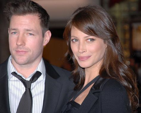 Christy Turlington and Ed Burns pose for Eternity by Calvin Klein - Beauty | The Star Online Ed Burns, Calvin Klein Beauty, Model Beauty Secrets, Coconut Oil Beauty, Natural Beauty Secrets, 27 Dresses, Cheap Beauty Products, Elsa Peretti, Anti Aging Beauty