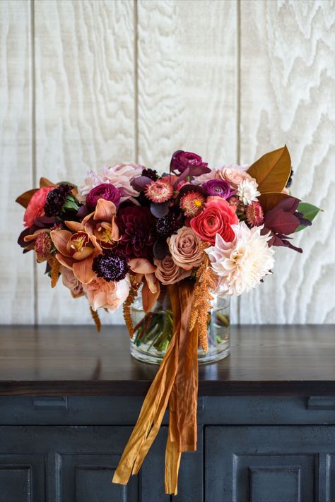 Dark Summer Wedding Colors, Woodland Reception, Moody Spring Wedding, Moody Summer Wedding, Moody Boho Wedding, Moody Wedding Flowers, Moody Boho, Winter Bridal Bouquets, Colorful Bridal Bouquet