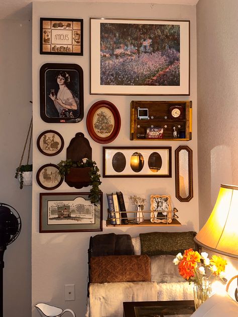 Gallery Wall Over Daybed, Messy Picture Wall, Small Space Gallery Wall, Modern Way To Display Family Photos, Rustic Gallery Wall Living Room, Tapestry Behind Tv, Vintage Eclectic Home Decor, Wall Frame Layout, Trinket Wall