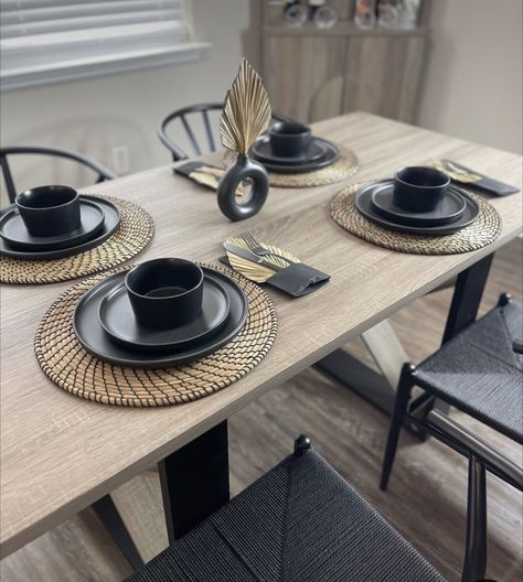 Black dinnerware set Black Crockery Table Settings, Black Dinner Set, Tablescape Inspiration Everyday, Black Plates Table Setting, Dining Table Decor Everyday, Black Dinnerware Set, Bedroom Ideas For Small Rooms Cozy, Black Dinnerware, Black Dinner