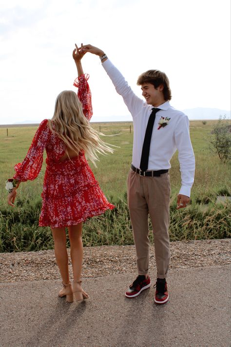 Cute Dance Poses Couple, Dance Picture Ideas School, Cute Dance Pictures With Boyfriend, Couple Dance Pictures Poses, High School Dance Poses, School Dance Photoshoot Ideas, Prom Pics With Boyfriend, School Dance Poses For Pictures, School Dance Photo Ideas