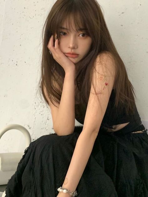 Airy Bangs Long Hair, Wispy Asian Bangs, Hairstyle W Bangs, Asian Bangs Haircut, Hair Korean Bangs, Douyin Bangs, Korean Long Hair With Bangs, Asian Bangs Long Hair, Wispy Bangs Asian