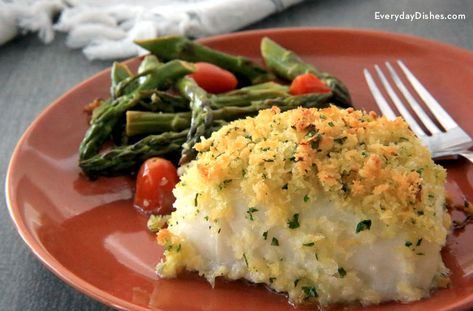 Our baked cod with lemon butter is easy to put together—less than 5 steps— and it cooks quickly! Stuffed Lobster, Pacific Cod, Cod Recipes, Lobster Tails, Lobster Roll, Baked Fish, Lemon Butter, Asparagus Recipe, Butter Recipe