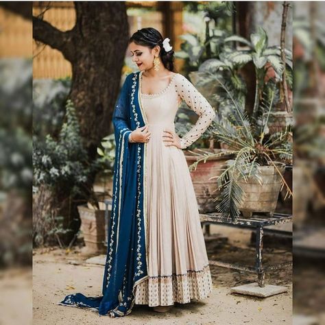 MESELE COUTURE on Instagram: “#meselecouture” Indian Gown Dress, Indian Gown, Dress Online Shopping, Designer Anarkali Dresses, Western Dresses For Women, Anarkali Dress Pattern, Anarkali Kurti, Casual Indian Fashion, Long Dress Design