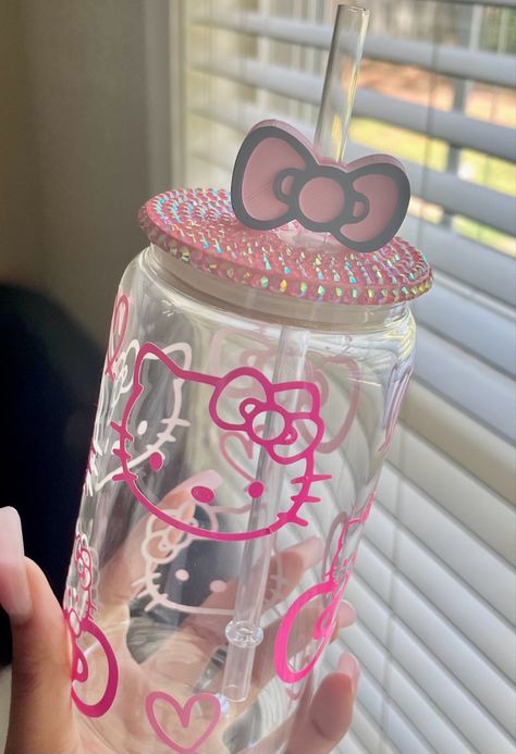 Room Fake Snap, Hello Kitty Cup, Hello Kitty Tumbler, Hello Kitty Room, Kitty Room, Images Hello Kitty, Hello Kitty Merchandise, Hello Kitty Rooms, Hello Kitty Jewelry