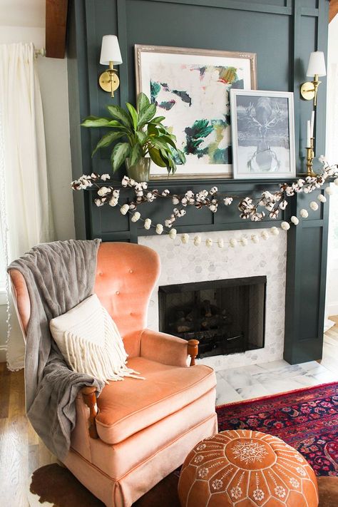 Fall living room ideas with cotton and pumpkin garlands #livingroom #fall #boho Exterior Halloween Decorations, Fall Living Room Ideas, Crisp Morning, Patio Grande, Fall Girl, Fall Living Room Decor, Fall Living Room, Basket And Crate, Living Room Flooring