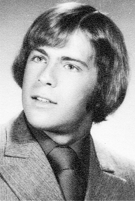 Bruce Willis Bruce Willis Young, Celebrity Yearbook Photos, Celebrity Yearbook, Yearbook Pictures, Esther Williams, Thelma Louise, King Of Queens, Photo Star, Jaimie Alexander