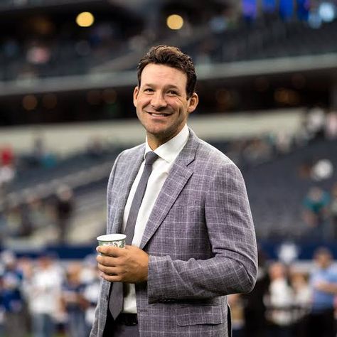 Antonio Ramiro Romo, better known as Tony Romo, is an American former professional football player who played as the starting… 

Read More: Tony Romo Biography: Age, Net Worth, Instagram, Spouse, Height, Wiki, Parents, Siblings, Former Team Eastern Illinois University, Photographic Memory, Sports Predictions, Tony Romo, Kiefer Sutherland, Sports Shoes Outfit, Oufits Casual, The Chiefs, Sport Body