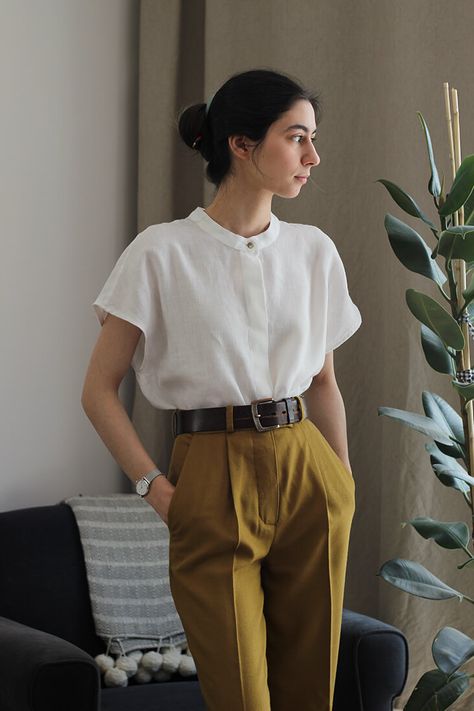 PATTERN REVIEW: FS CHARLIE Sleeveless Blouse in Lightweight Linen - The Thread Blog Linen Shirt Pattern, Linen Blouse, Linen Top, High Waisted Trousers, Looks Vintage, Shirt Pattern, Sleeveless Blouse, Slow Fashion, Linen Shirt