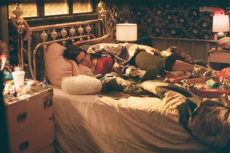 Kat Euphoria, Kat Hernandez, Movie Bedroom, Room Looks, Off White Fashion, Barbie Ferreira, Comfy Bed, Room Makeover Inspiration, Baby Life