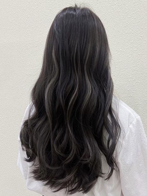 Thick Highlights On Black Hair, Asian Hair Streaks, Highlights To Black Hair, Best Dyes For Black Hair, Subtle Black Hair Highlights, Black With Light Highlights, Korean Hair Highlights Black, Black Hair And Highlights Ideas, Black Hair Micro Highlights