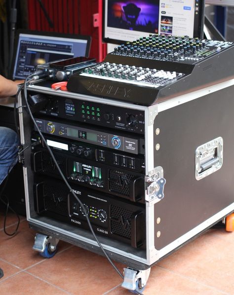 Home Server Rack, Racks Tv, Box Speaker, Sound Equipment, Dj Sound, Audio Studio, Audio Rack, Tv Stand Designs, Dj Setup