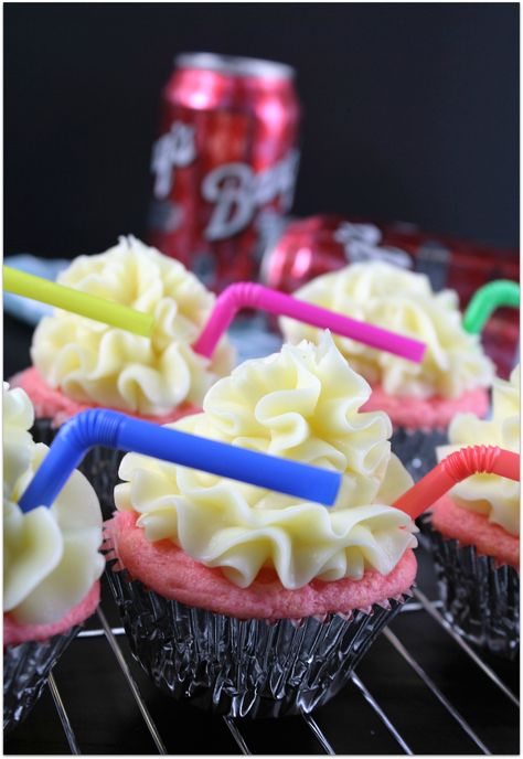 These red cream soda cupcakes are so adorable and the flavor is delicious! This is such an easy dessert recipe. No need to buy when you can DIY! Soda Cupcakes, Cake Mix And Soda, Easy Dessert Recipe, Scrumptious Desserts, Can Diy, Cream Soda, Yummy Cupcakes, Easy Dessert, Dessert Recipe