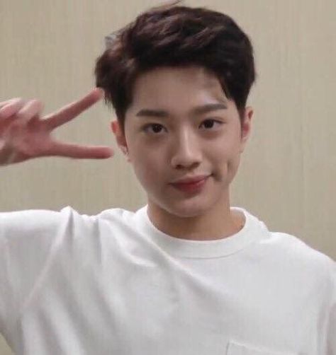 Lai Kuanlin, Korean Male Actors, Guan Lin, Lai Guanlin, Lai Kuan-lin, All Korean Drama, British American, Aesthetic Boy, Produce 101