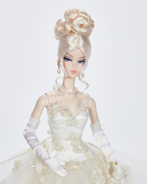 Robert Best on Instagram: “Details of Midnight Bloom @barbie one of a kind doll ✨scroll through ➡️ for gallery #barbiestyle #barbie #nbdcc2019 #silkstone” Robert Best, Old Barbie Dolls, Barbie Convention, Dutch Fashion, Barbie Bridal, Barbie Bride, Barbie Wedding, Vintage Barbie Clothes, Barbie Vintage