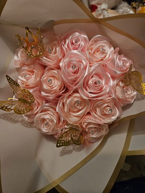 Pink And Gold Flower Bouquet, Pink Ribbon Rose Bouquet, Pink And Gold Bouquet, Pink Ribbon Flower Bouquet, Pink Ribbon Bouquet, Rose Gold Flower Bouquet, Gold Roses Bouquet, Princess Bouquet, Ramo Ideas