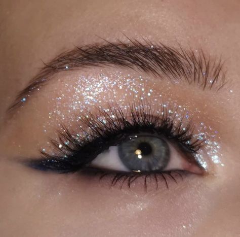 Concert Makeup, Goal Digger, Dope Makeup, Cold Nights, Makeup Makeover, Makeup Pictures, Glitter Makeup, Interstellar, Glam Makeup