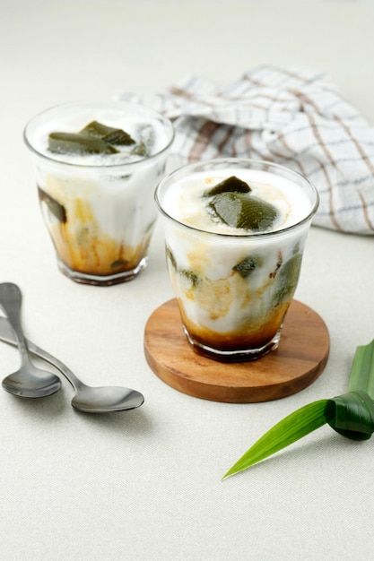 Coconut Jelly Recipe, Indonesian Desserts, Grass Jelly, Coconut Jelly, Palm Sugar, Sugar Syrup, Jelly Recipes, Indonesian Food, Bubble Tea