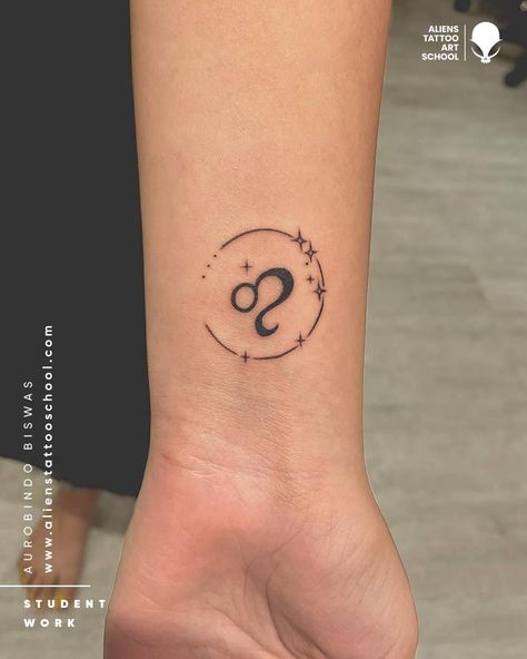 Lion Zodiac Tattoo, Leo Tattoo For Women, Leo Symbol Tattoos, Signe Astro Lion, Aliens Tattoo, Zodiac Signs Leo Tattoo, Tattoo Training, Leo Zodiac Tattoos, Leo Tattoo Designs