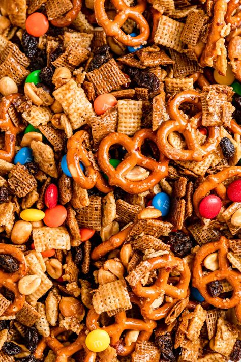 Salty Trail Mix Recipes, Easy Trail Mix Recipes, Salty Chex Mix, Chex Mix Recipes Sweet, Chex Snack Mix, Sweet Chex Mix, Fall Snack Mixes, Easy Snack Mix, Salty Sweet Snacks