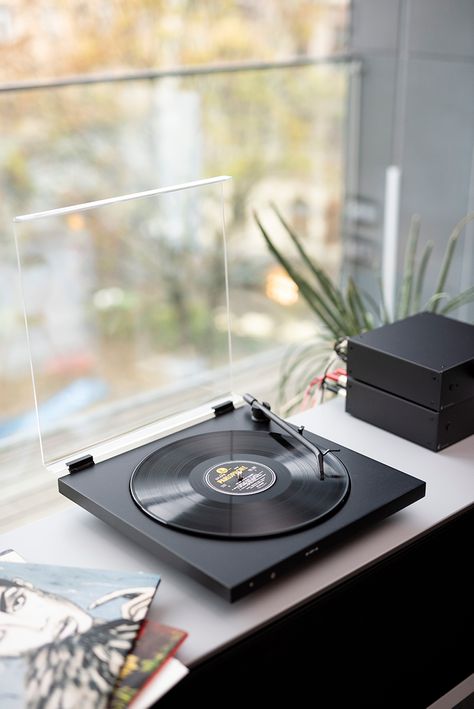 TONE. A minimalist ready to play turntable. Nothing to get between you and your music Record Player Speakers, Lp Collection, Vinyl Room, Sound Room, Vinyl Aesthetic, Record Player Stand, Best Friend Match, Japan Home, Loft Interior Design