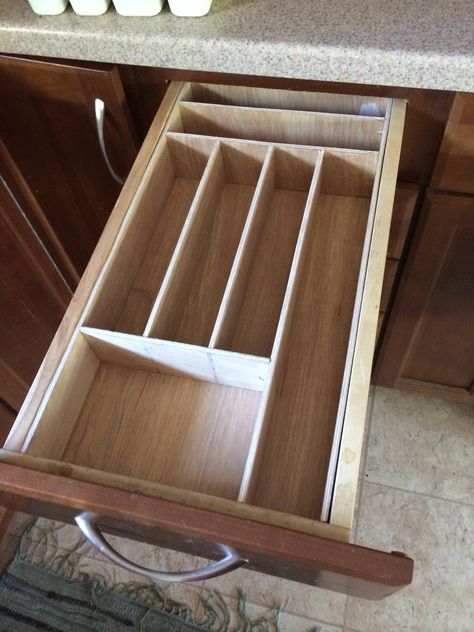 Waste Plywood Craft Ideas, Diy Drawer Liners, Weather Wood Diy, Reclaimed Wood Diy, Diy Drawer Organizer, Wood Gifts Diy, Diy Wood Stain, Plywood Projects, Plywood Kitchen